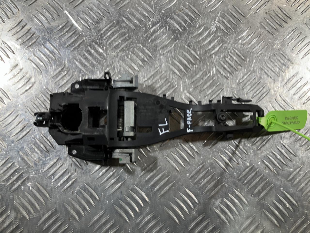 скелет ручки двери передней левой Jaguar F-Pace 1 поколение X761 2016, 3.0 л., AJ 126, бензин, АКПП, внедорожник 5 дв., BJ32224N03 - фото №1