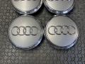 колпачок литого диска Audi Q7 4L 2008, 4.2 л., BAR, бензин, АКПП, внедорожник 5 дв., 4L0601170 - фото №5