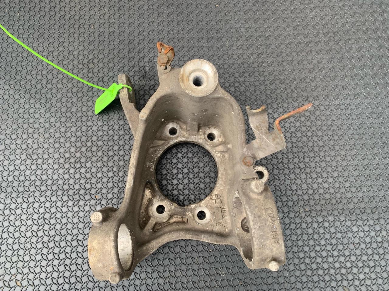 кулак задний левый Audi A8 D4/4H 2012, 4.2 л., CDRA, бензин, седан, 4H0505431C, 4H0505431D - фото №1