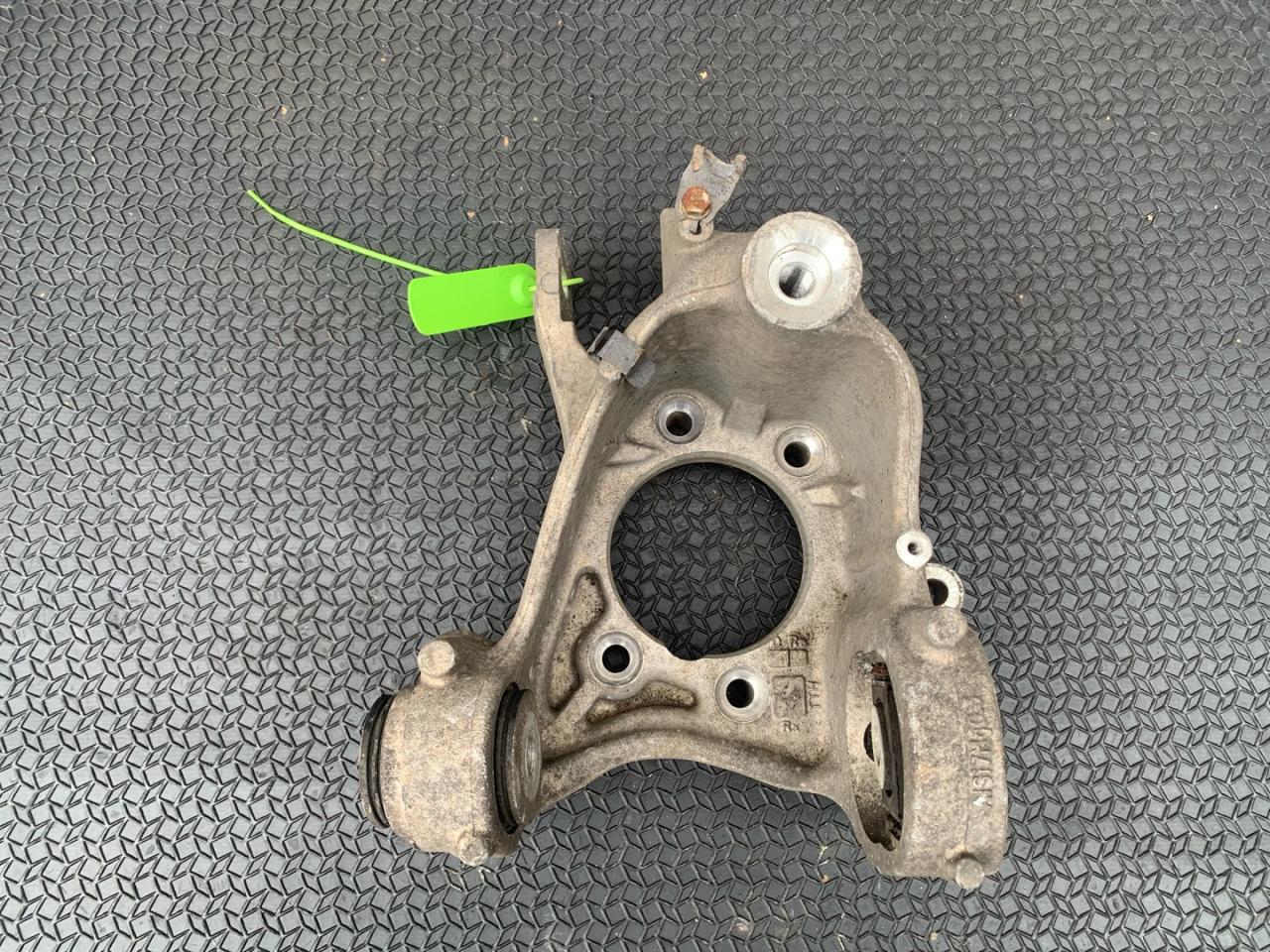 кулак задний левый Audi A8 D4/4H 2012, 4.2 л., CDRA, бензин, седан, 4H0505431C, 4H0505431D - фото №1