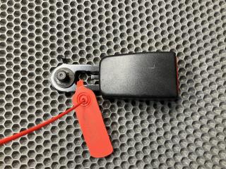 замок ремня безопасности Mercedes-Benz GL-Класс X164 [рестайлинг] 2010, 4.7 л., M 273.923, бензин, АКПП, внедорожник 5 дв., A1648602169