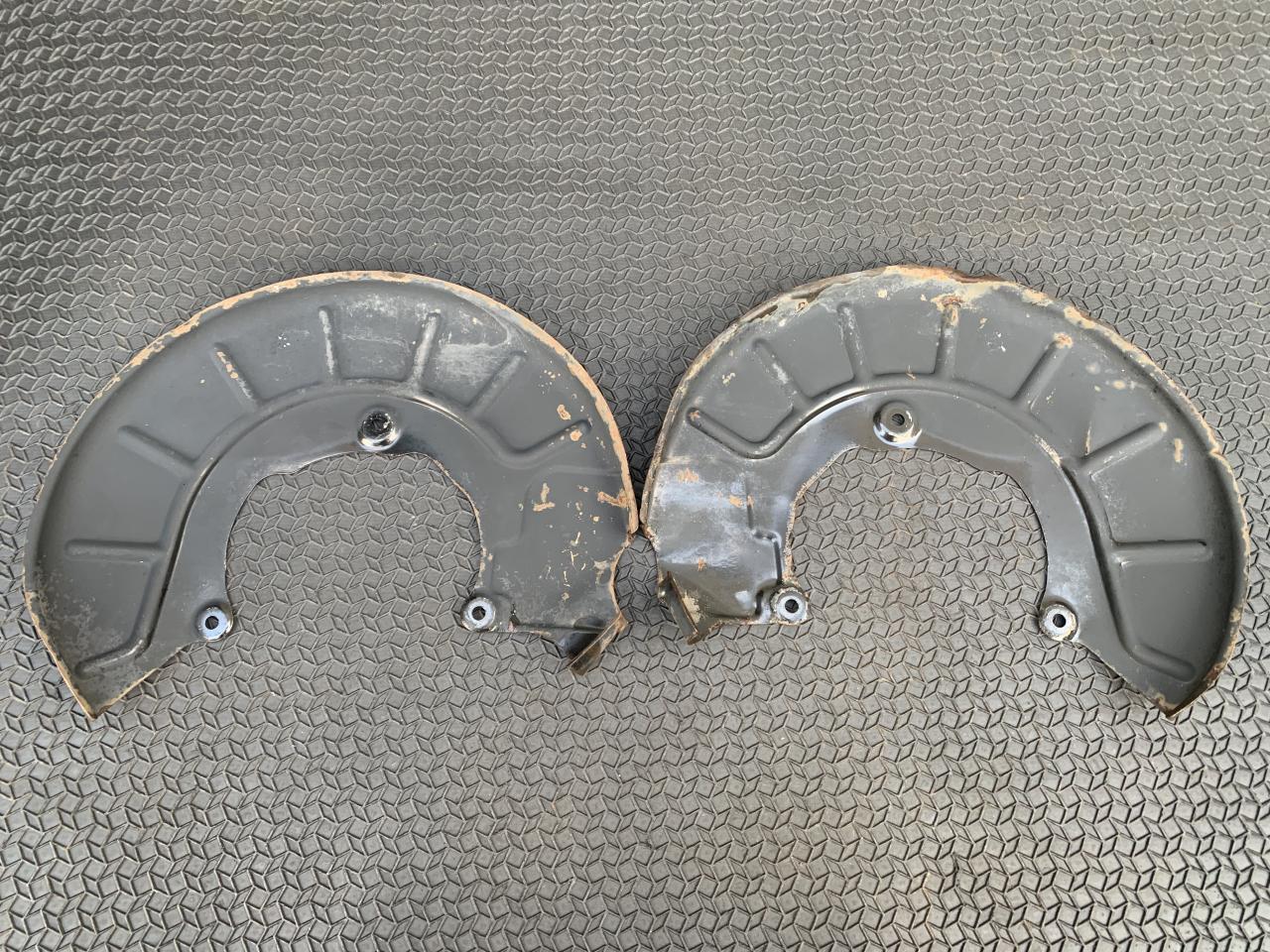 защитный кожух тормозного механизма Volkswagen Passat (USA) 1 поколение 2012, 2.5 л., CBTA, бензин, АКПП, седан, 1K0615312F, 1K0615311F - фото №1