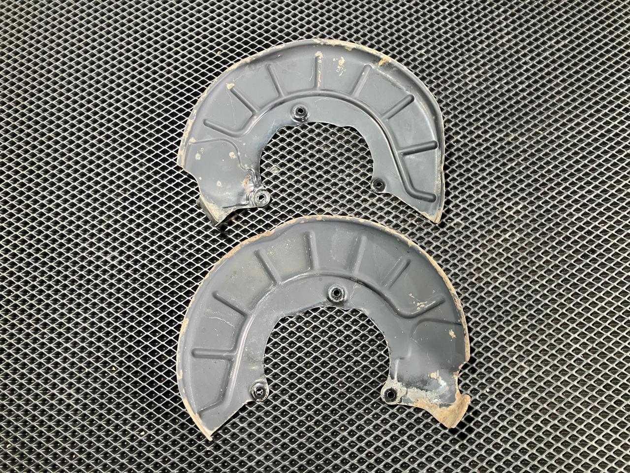 защитный кожух тормозного механизма Volkswagen Passat (USA) 1 поколение 2012, 2.5 л., CBTA, бензин, АКПП, седан, 1K0615312F, 1K0615311F - фото №1