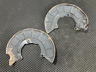 защитный кожух тормозного механизма Volkswagen Passat (USA) 1 поколение 2012, 2.5 л., CBTA, бензин, АКПП, седан, 1K0615312F, 1K0615311F