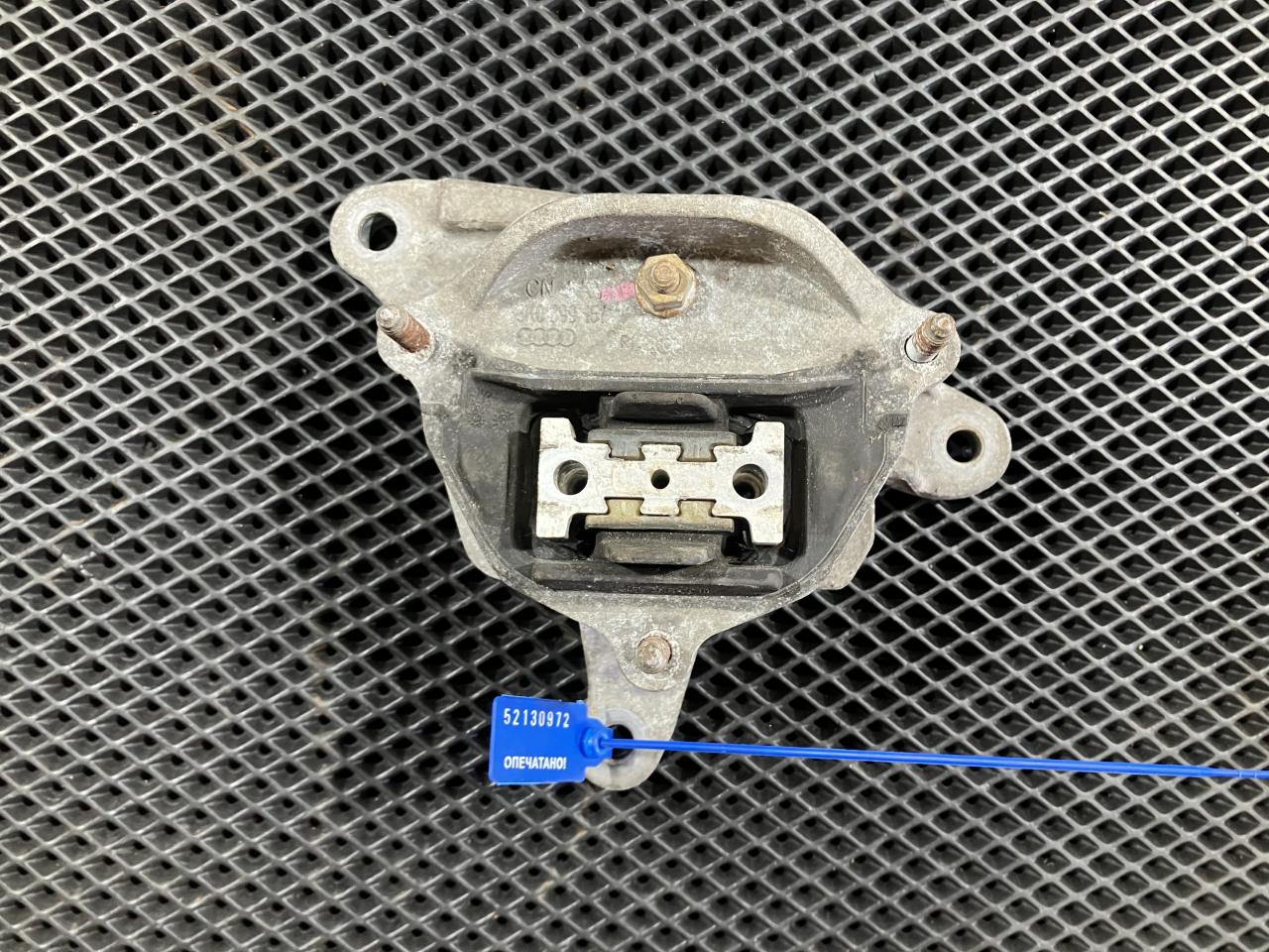 подушка крепления КПП Audi Q5 8R 2011, 2.0 л., CAEB, бензин, АКПП, седан, 8K0399151 - фото №1