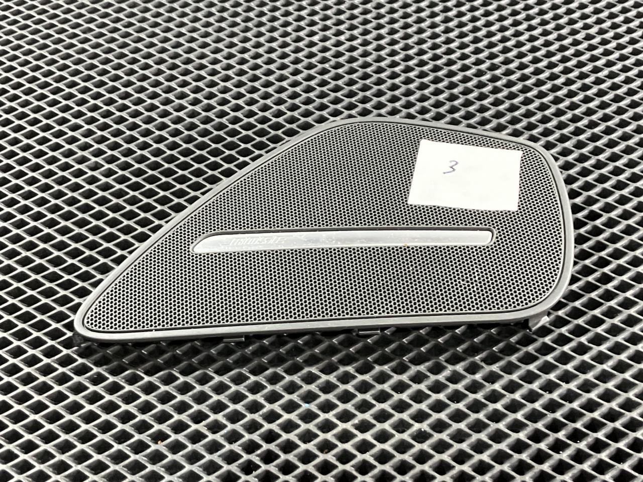 сетка на динамик двери задней левой Audi A8 D4/4H 2012, 4.2 л., CDRA, бензин, АКПП, седан, 4H0868451A - фото №1