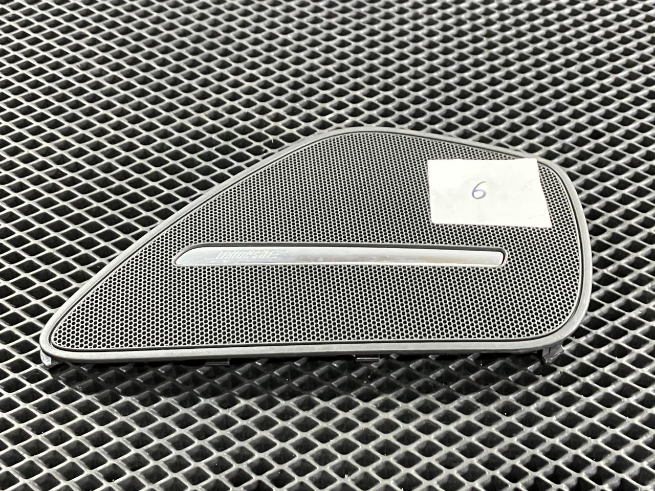 сетка на динамик двери задней левой Audi A8 D4/4H 2012, 4.2 л., CDRA, бензин, АКПП, седан, 4H0868451A - фото №1