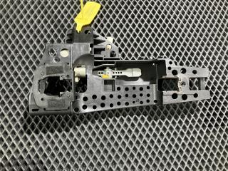 скелет ручки двери задней левой Audi A8 D4/4H 2010, 4.2 л., CDRA, бензин, АКПП, седан, 4H0837885