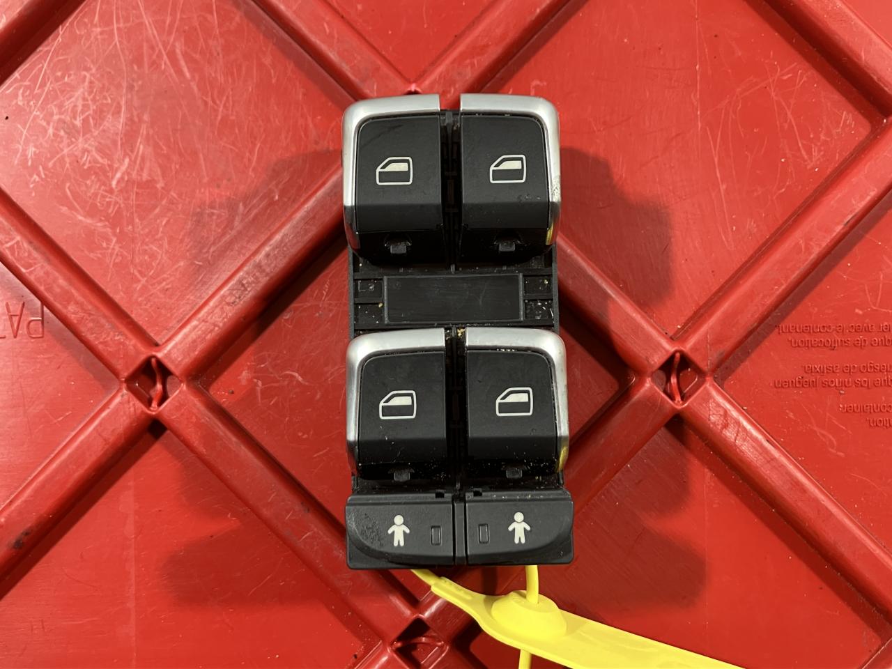 блок управления стеклоподъемниками Audi A6 4G/C7 2012, 3.0 л., CGWB, бензин, АКПП, хетчбэк 5 дв., 4G0959851 - фото №1