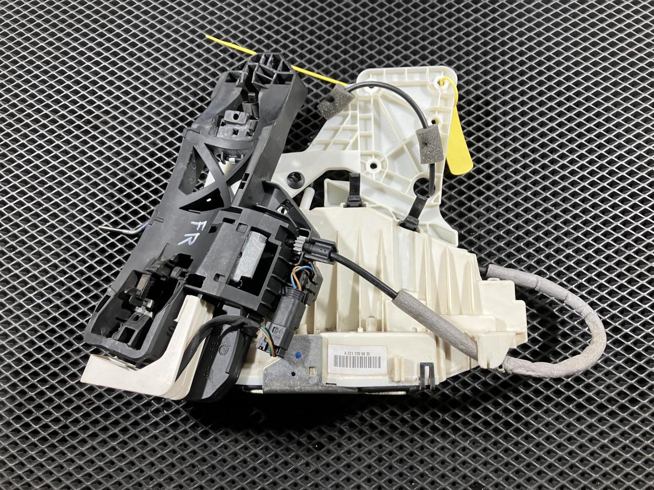 замок двери передней правой Mercedes-Benz S-Класс W221 2008, 5.5 л., M 273.961, бензин, седан, A2217205835, A2167201635, A2217201635, A2217207835 - фото №1