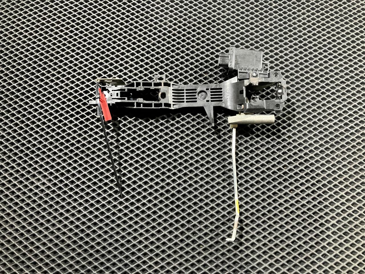 скелет ручки двери передней правой Lexus LS 4 поколение 2007, 4.6 л., 1UR-FSE, бензин, АКПП, седан, 484110-10710 - фото №1