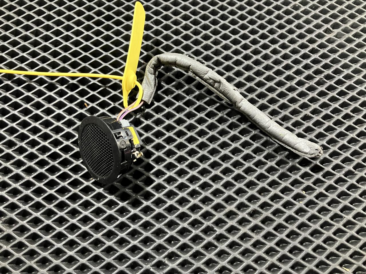 динамик торпедо Jaguar F-Pace 1 поколение X761 2017, 2.0 л., 204PT, бензин, DH5218808AA - фото №1