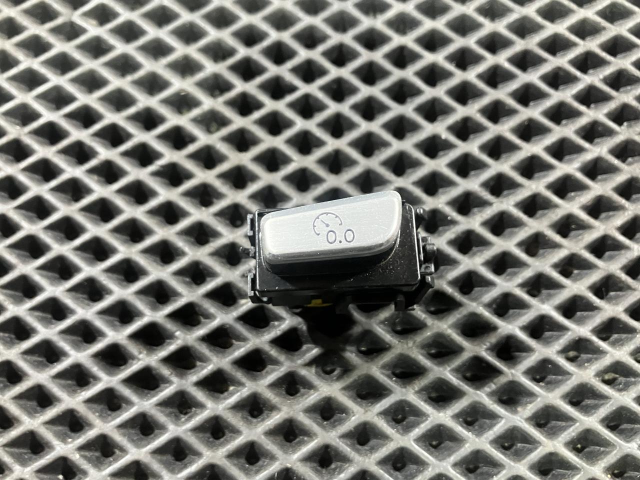 кнопка (выключатель) Audi A8 D4/4H 2012, 3.0 л., CGWB, бензин, АКПП, хетчбэк 5 дв., 4H1907569B - фото №1
