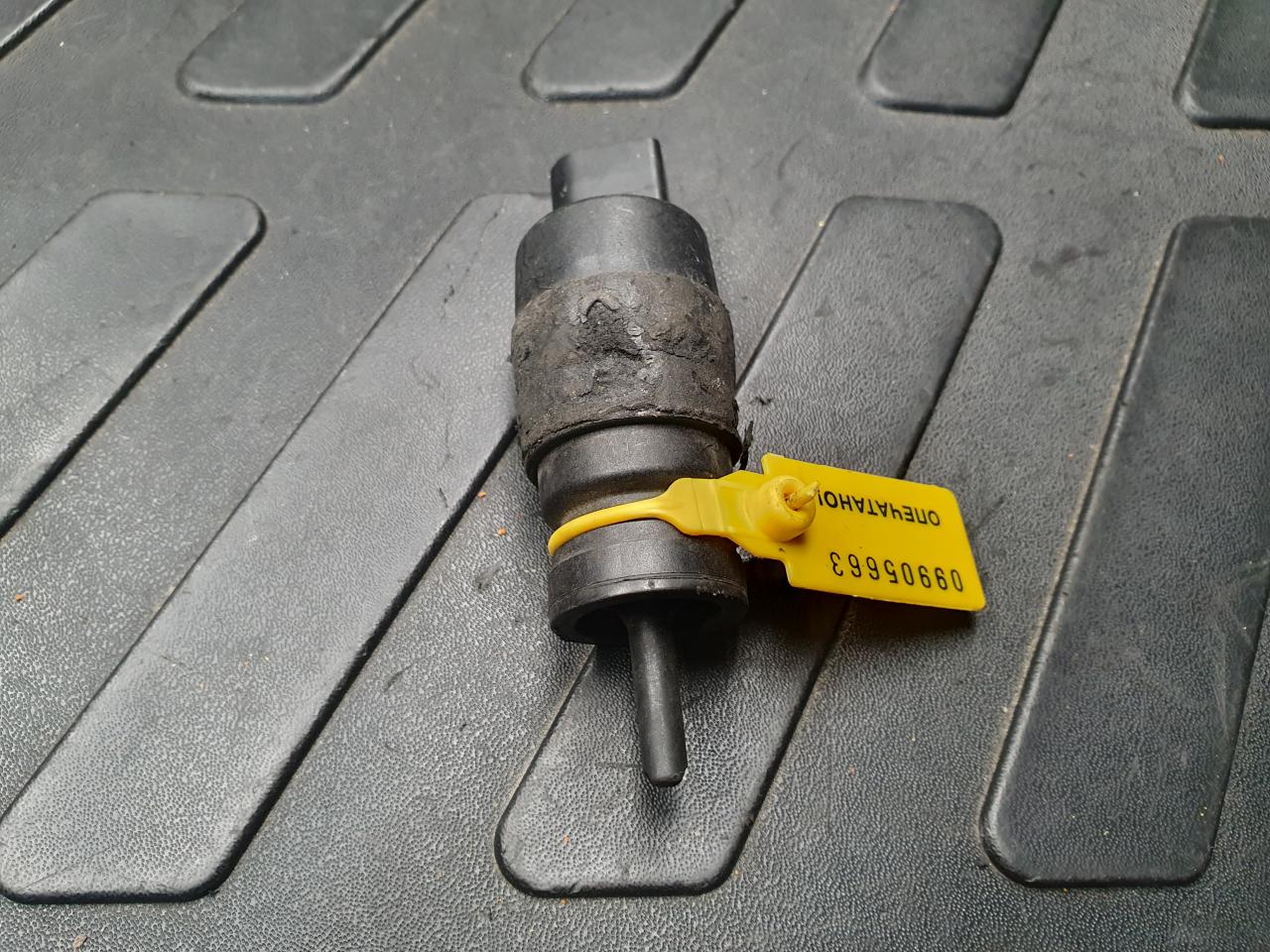 насос (моторчик) омывателя стекла Audi A6 4F/C6 2004, 2.0 л., бензин, АКПП, седан, 1J5955651 - фото №1