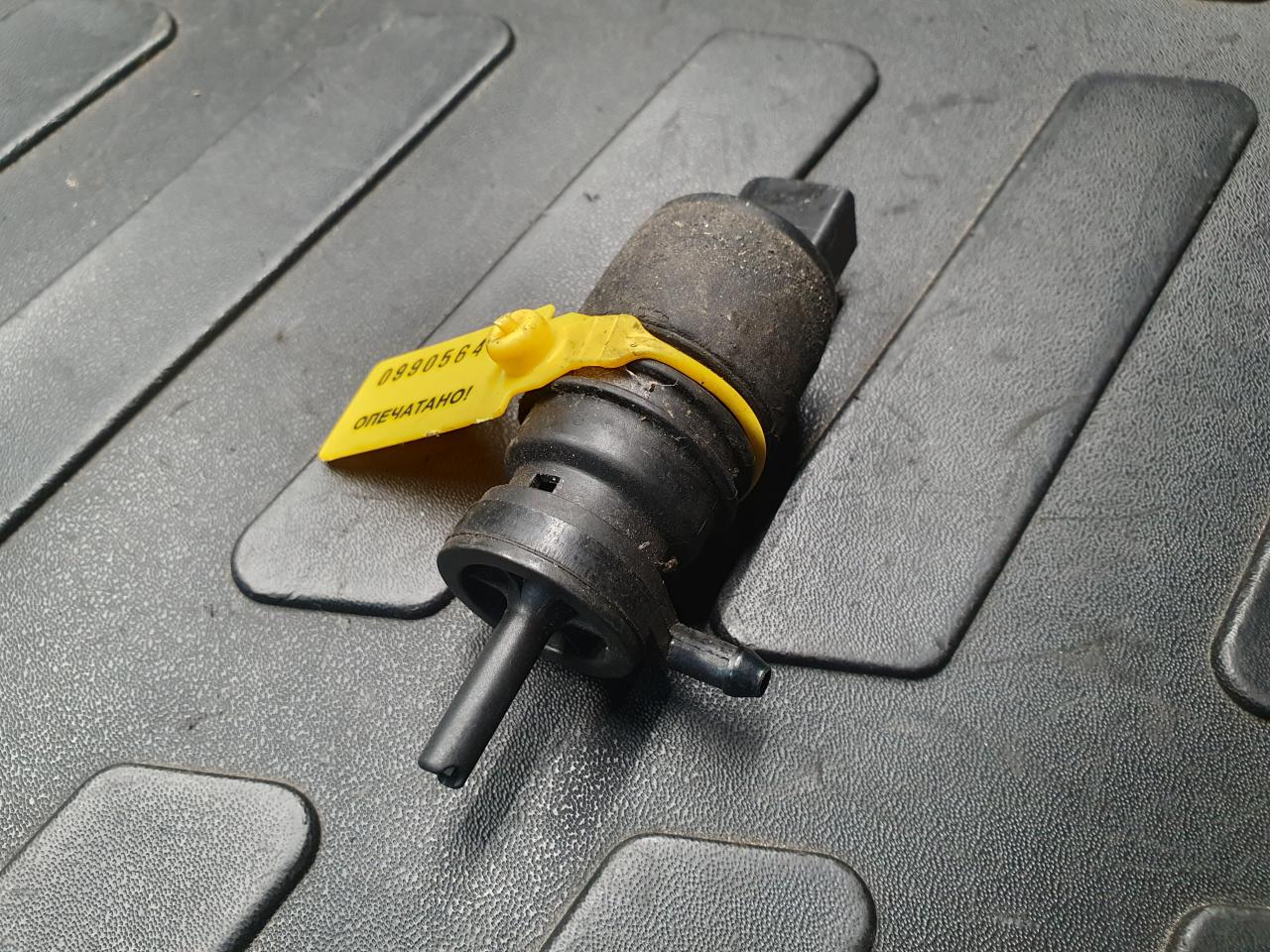 насос (моторчик) омывателя стекла Audi A6 4F/C6 2004, 2.0 л., бензин, АКПП, седан, 1J5955651 - фото №1