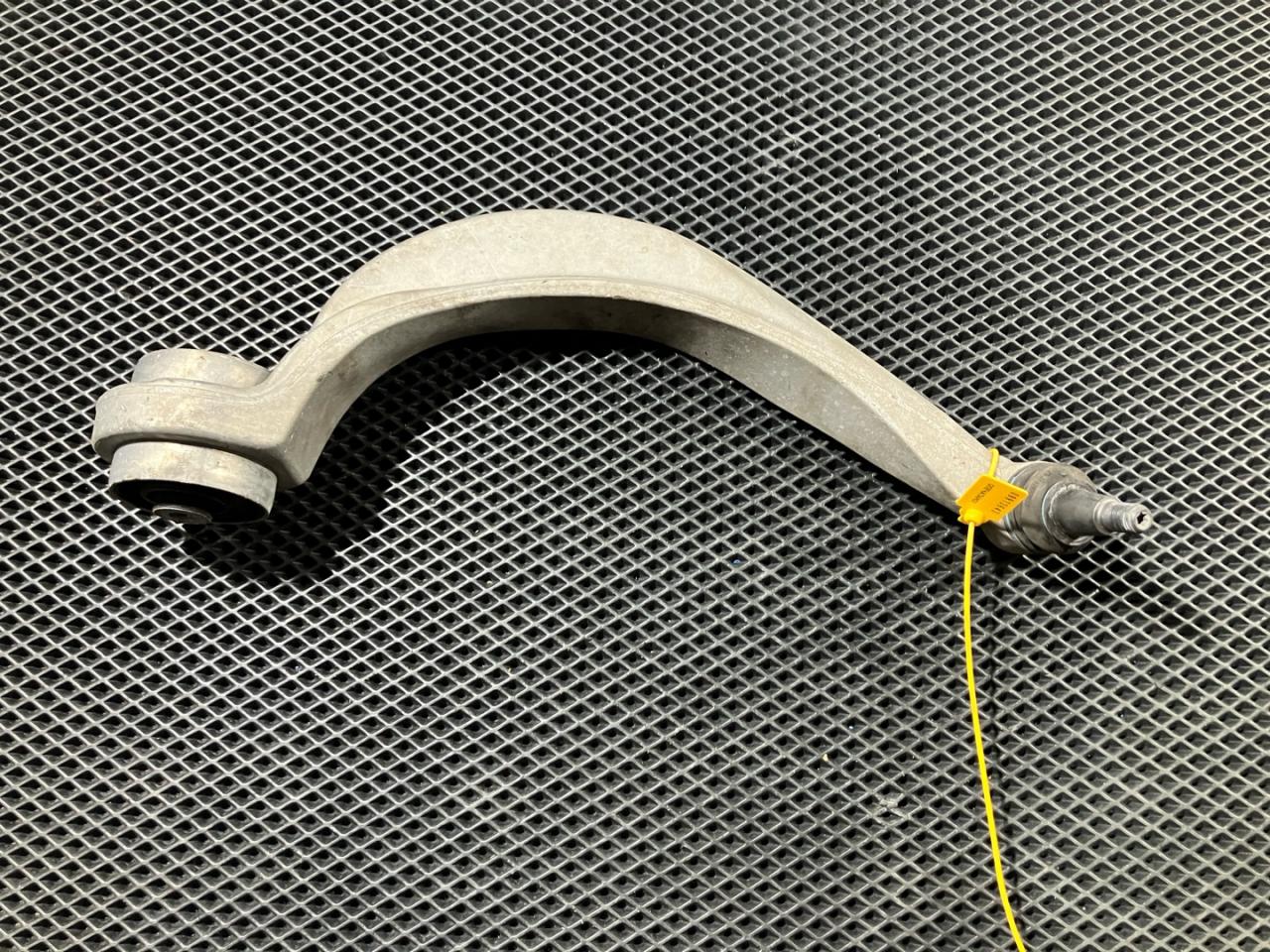 рычаг передний левый Audi A8 D4/4H 2012, 4.2 л., CDRA, бензин, АКПП, седан, 4H0407693F - фото №1