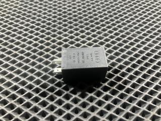 блок управления вентилятором (реле) Audi A8 D2/4D [рестайлинг] 2001, 4.2 л., AQF, бензин, 4D0907131