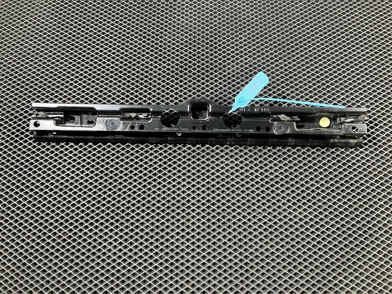 Кронштейн крепления порога BMW 7 серия G11/G12 2017, 4.4 л., бензин, АКПП, седан, 51777357133, 6547111368514 - фото №1