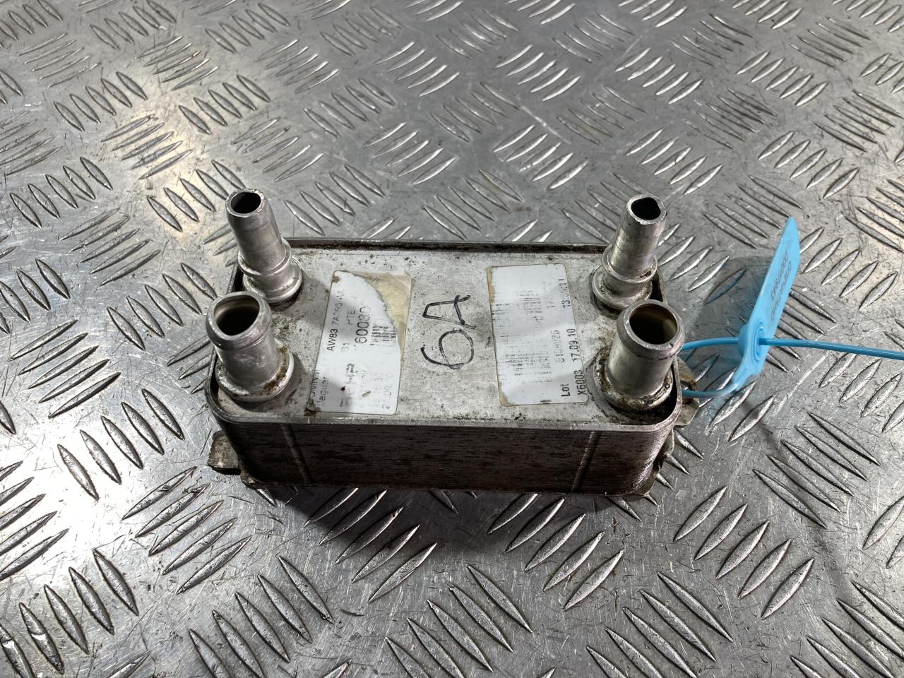 радиатор масляный Jaguar XF X250 2010, 5.0 л., 508PN, бензин, АКПП, черный, седан, AW837A095AA, C2Z18818, C2P12397, LR036354, R9151005 - фото №1