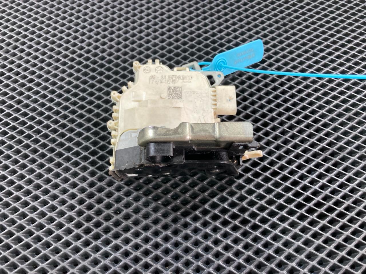 замок двери передней правой Audi A7 4G 2014, 3.2 л., CALB, бензин, 8J1837016D - фото №1