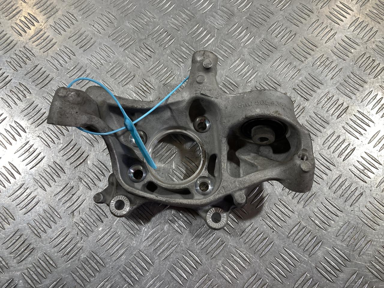 кулак задний правый Audi A5 F5 2017, 2.0 л., бензин, АКПП, купе, 8W0505436AA, 8W0505460D, 8W0505432Q - фото №1