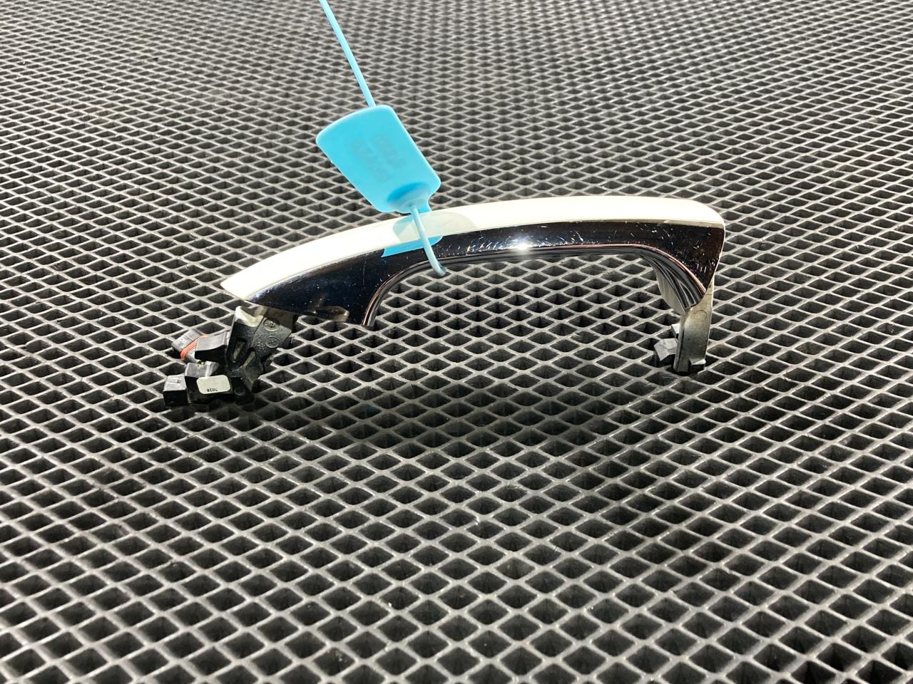 ручка наружная Mercedes-Benz GL-Класс X166 2015, 4.7 л., M 278.928, бензин, АКПП, внедорожник 5 дв., A2047601470 - фото №1