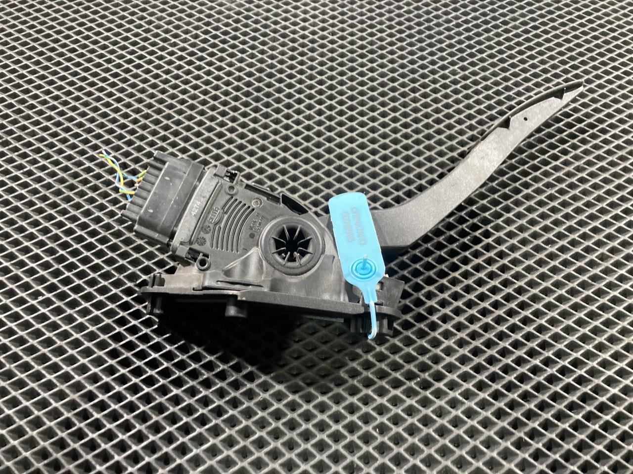 педаль Land Rover Range Rover Sport 2 поколение 2014, 3.0 л., бензин, внедорожник 5 дв., CPLA9F836AA, LR046109, LR037832 - фото №1