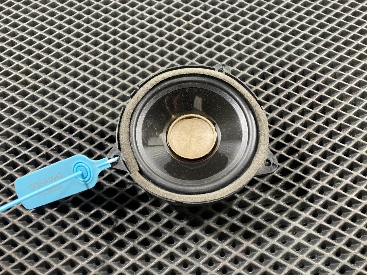 динамик двери Jaguar XJ 4 поколение 2015, 5.0 л., 508PN, бензин, АКПП, черный, седан, AW9318808GC, C2D2678 - фото №1