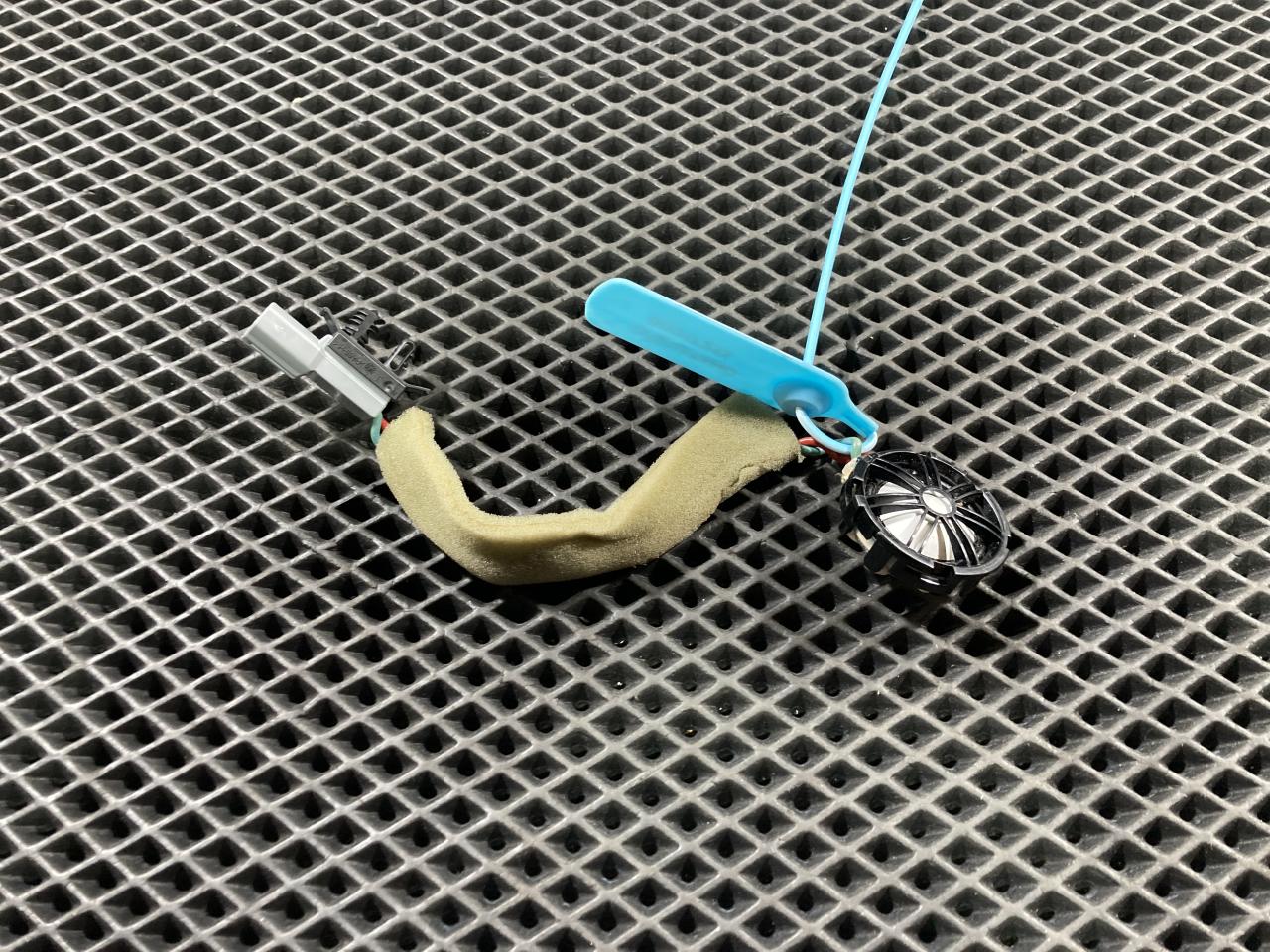 динамик высокочастотный (пищалка) Jaguar XE 1 поколение 2016, 2.0 л., бензин, седан, BJ32-18808-AC, C2Z22814, LR025875 - фото №1