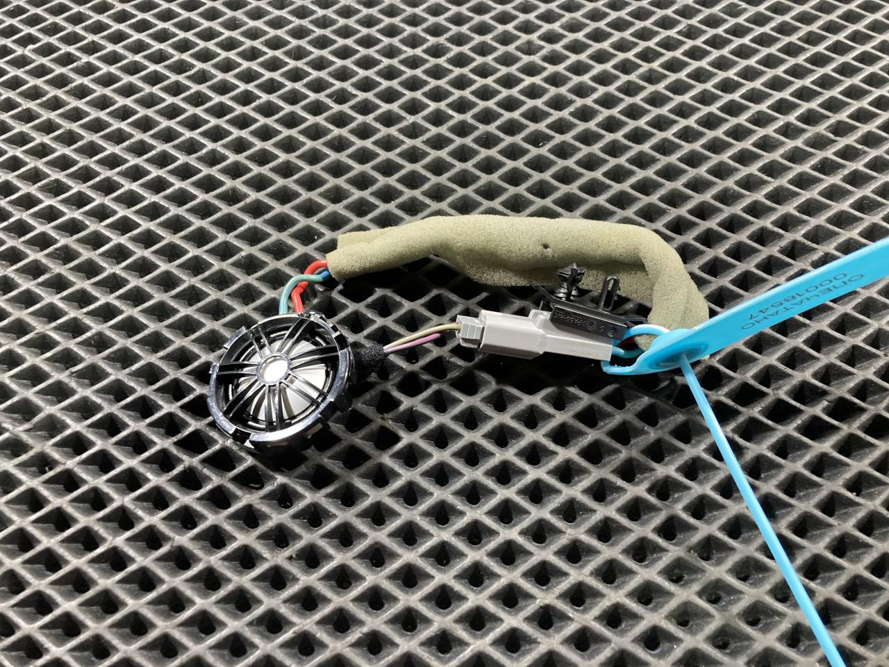 динамик высокочастотный (пищалка) Jaguar XE 1 поколение 2016, 2.0 л., бензин, седан, BJ32-18808-AC, C2Z22814, LR025875 - фото №1