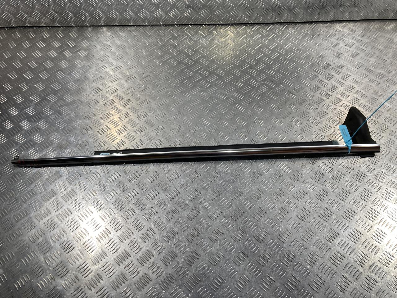 молдинг двери передней правой Audi A8 D4/4H 2012, 4.2 л., CDRA, бензин, седан, 4H0853284C - фото №1