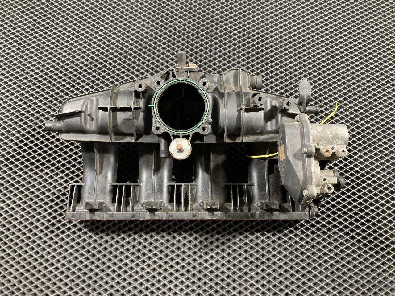 коллектор впускной Audi A4 B7 2006, 2.0 л., BGB, бензин, АКПП, седан, 06F133201P, 06F133201N - фото №1