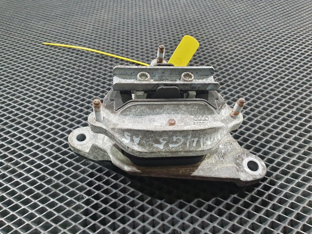 подушка крепления КПП Audi A8 D4/4H 2012, 4.2 л., CDRA, бензин, седан, 8K0399115BK, 8K0399151 - фото №1