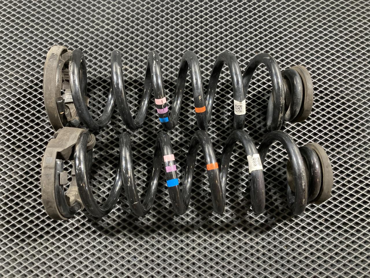 пружина задняя Jaguar XE 1 поколение 2016, 2.0 л., бензин, АКПП, седан, GX735534BA, T4N3683 - фото №1