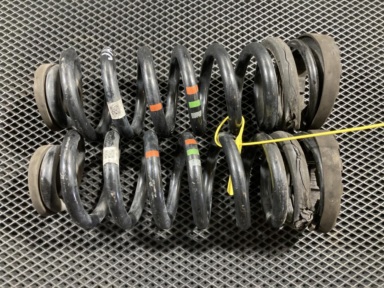 пружина задняя Jaguar XE 1 поколение 2016, 3.0 л., 306PS, бензин, АКПП, HX73-5534-FA, T4N15687 - фото №1