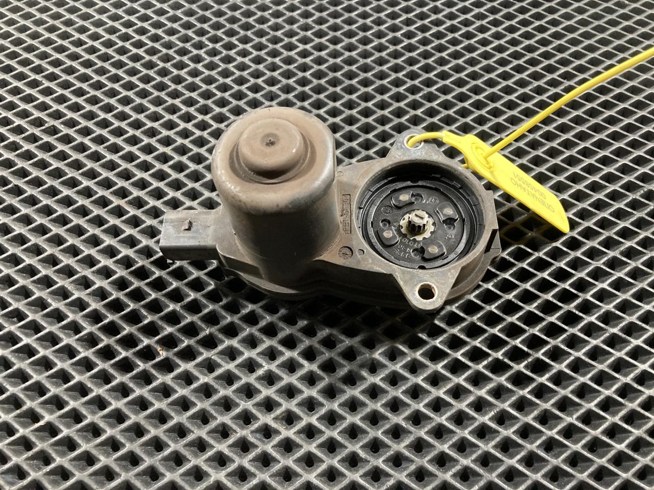электроручник Audi A8 D4/4H 2012, 4.2 л., CDRA, бензин, АКПП, седан, 4H0998281, 4H0615405AF, 4H0615406AF, 32337647C, 4H0998281 - фото №1