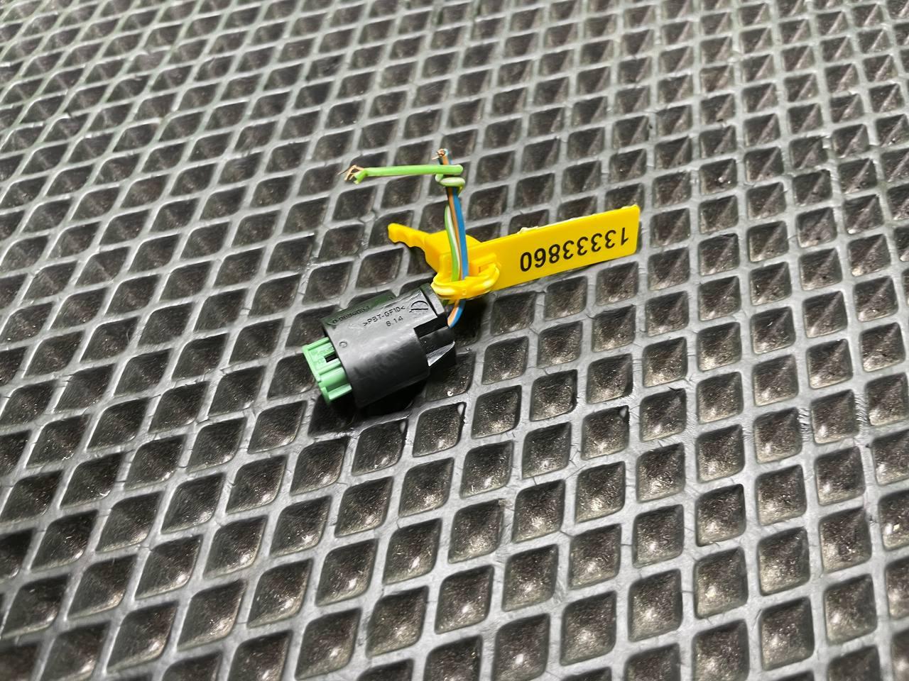 клемма аккумулятора минус Jaguar XE 1 поколение 2016, 3.0 л., бензин, седан, C2Z16597, BJ3210C679AE, LR026038, LR038720, LR038721 - фото №1