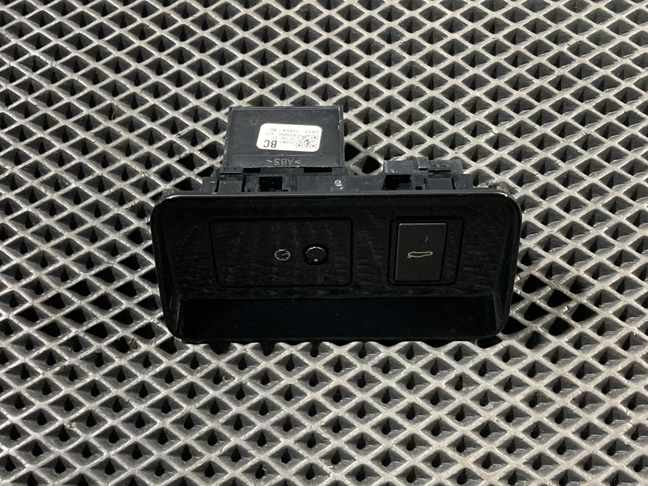 кнопка открытия багажника Jaguar XE 1 поколение 2016, 3.0 л., бензин, седан, GX7311654BC, T4N1014 - фото №1