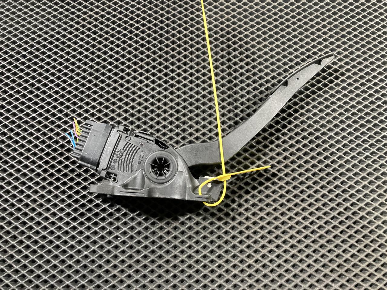 педаль Land Rover Range Rover Sport 2 поколение 2013, 3.0 л., бензин, АКПП, внедорожник 5 дв., CPLA9F836AA, LR046109, LR037832 - фото №1