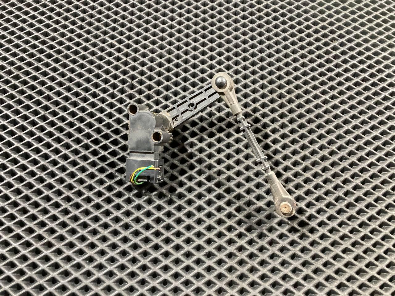 датчик дорожного просвета задний Land Rover Range Rover Sport 2 поколение 2014, 5.0 л., 508PS, бензин, АКПП, внедорожник 5 дв., CPLA3D026BA, LR033330, LR033257 - фото №1