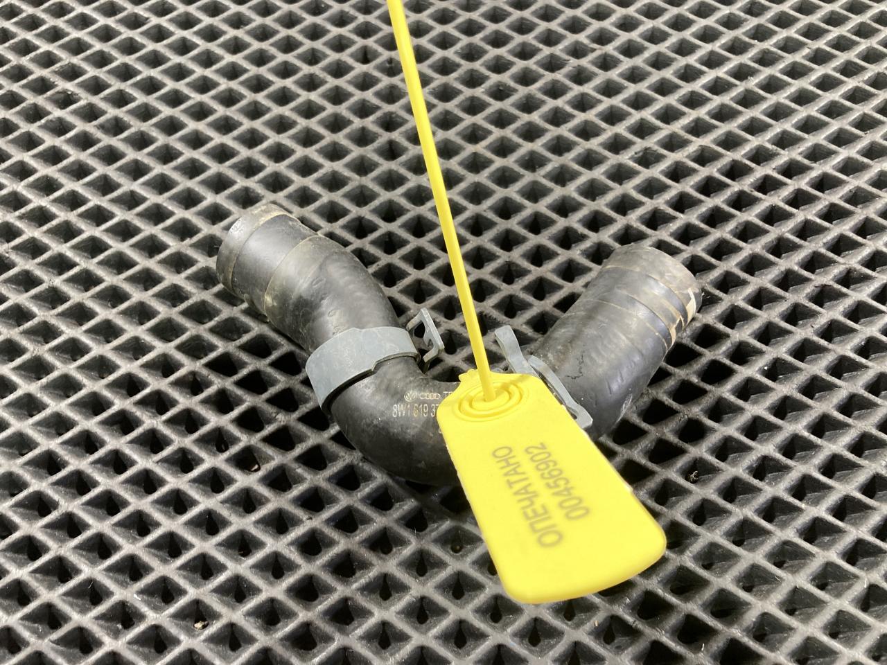 патрубок (трубопровод, шланг) Audi A4 B9 2018, 2.0 л., бензин, АКПП, седан, 8W1819372A - фото №1