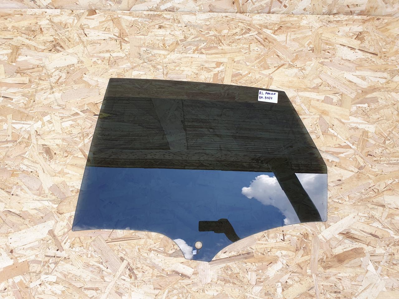 стекло двери задней левой Porsche Macan 1 поколение 2016, 4.8 л., M 48.20, бензин, АКПП, внедорожник 5 дв., 95B845205A - фото №1