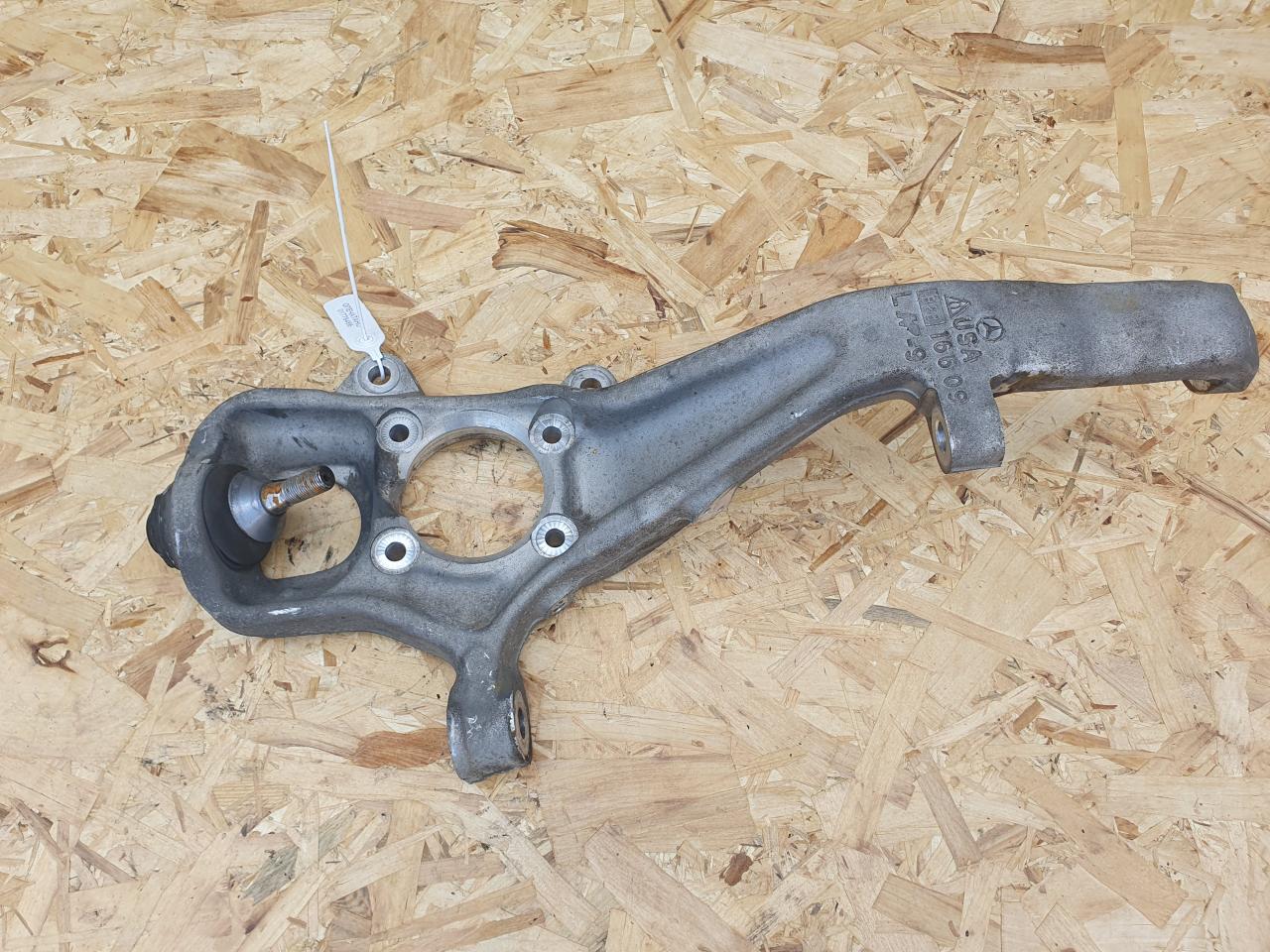 кулак поворотный левый Mercedes-Benz GL-Класс X166 2012, 4.7 л., M 278.928, бензин, АКПП, внедорожник 5 дв., A1663300920, A16609 - фото №1