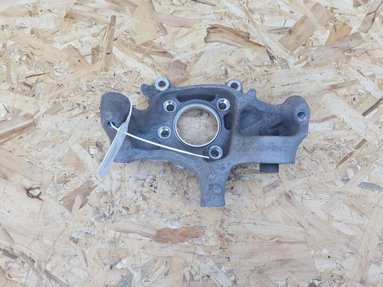 кулак задний левый Audi A5 F5 2020, 2.0 л., бензин, АКПП, купе, 8W0505435AA, 8W0505459D, 8W0505431Q - фото №1