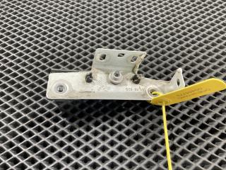 крепление ( кронштейн ) крыла Audi A8 D4/4H 2012, 4.0 л., CEUA, бензин, АКПП, седан, 4H0853913C, 4H0810437B, 4H0853913