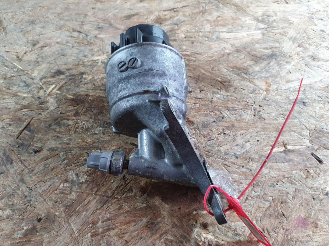 корпус масляного фильтра Lexus LS 4 поколение 2007, 4.6 л., 1UR-FSE, бензин, АКПП, седан, 1567738020 - фото №1