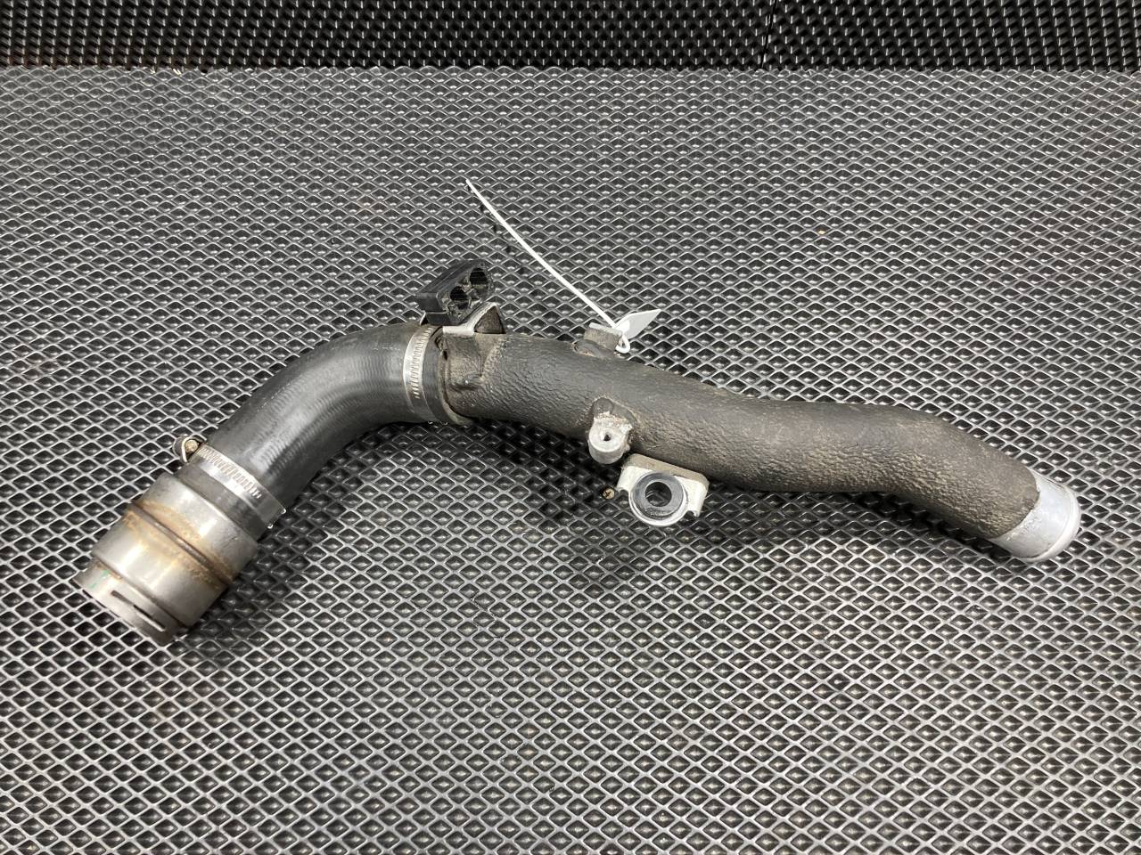 патрубок интеркулера Kia K5 3 поколение 2020, 1.6 л., G4FP, бензин, АКПП, 282512M000 - фото №1