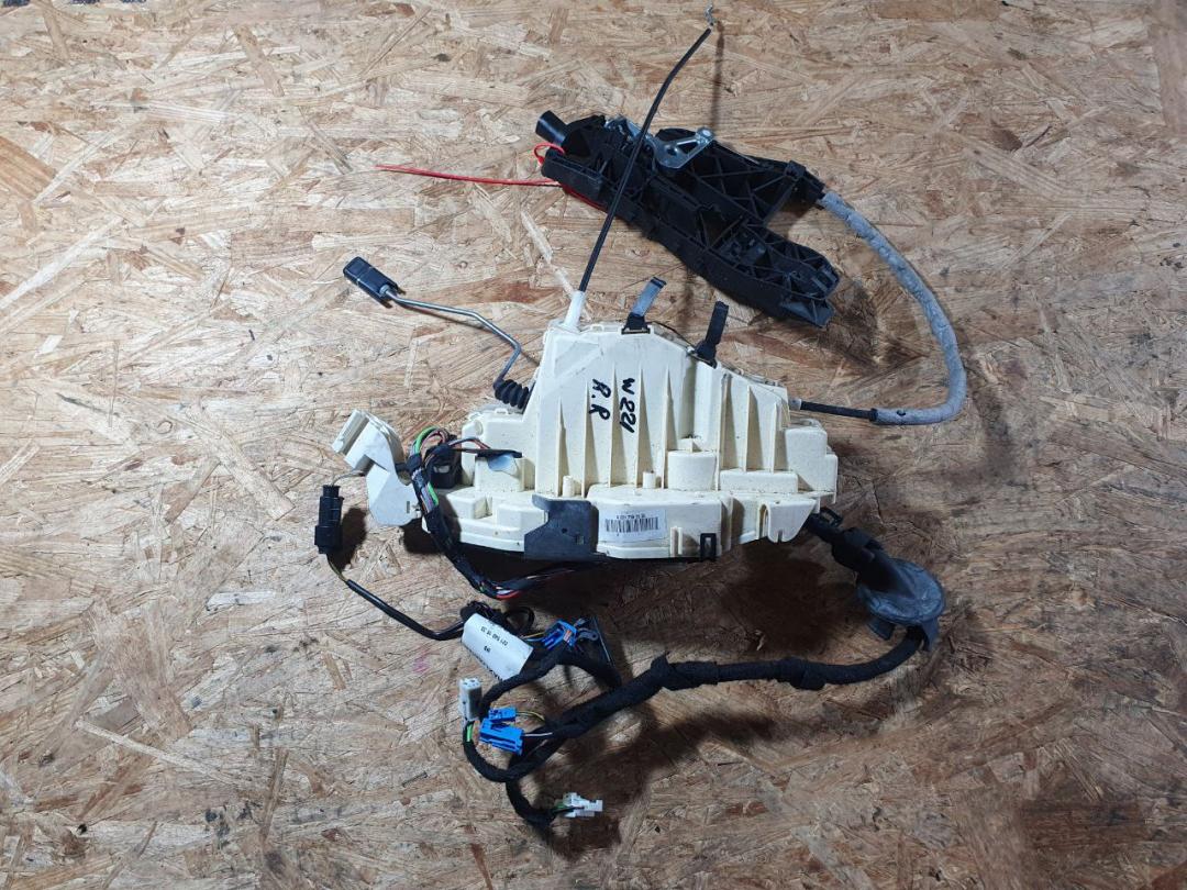 замок двери задней правой Mercedes-Benz S-Класс W221 2008, 5.5 л., M 273.961, бензин, седан, A2217301635, A2217306035 - фото №1