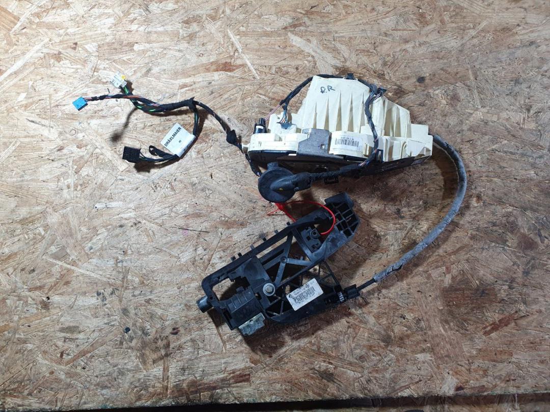 замок двери задней правой Mercedes-Benz S-Класс W221 2007, 5.5 л., M 273.961, бензин, АКПП, седан, A2217302435 - фото №1