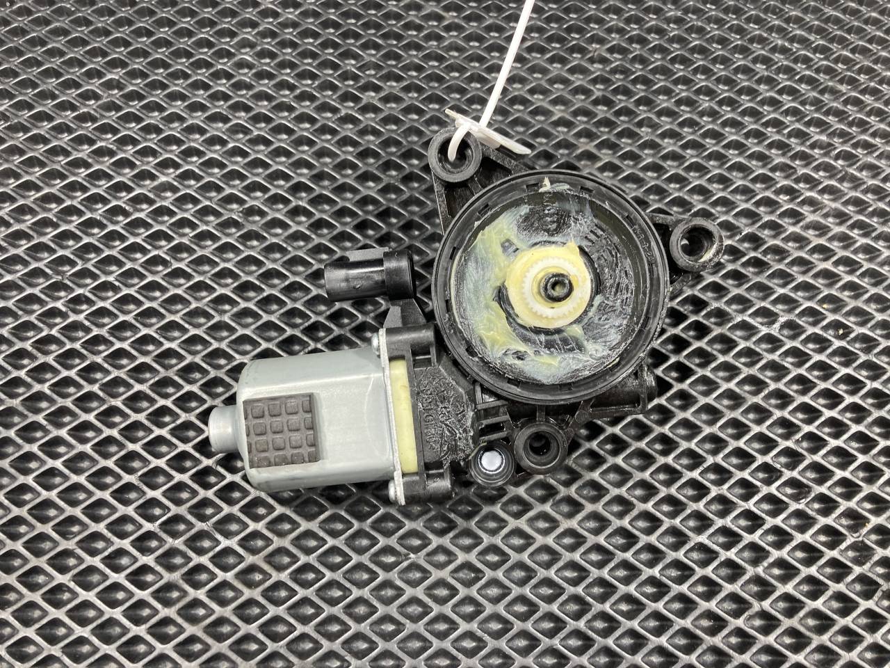 моторчик стеклоподъемника задний левый Kia K5 3 поколение 2020, 1.6 л., G4FP, бензин, АКПП, 83450L3000 - фото №1